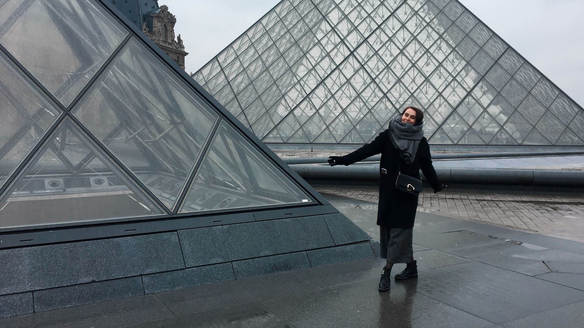 Junto al Louvre